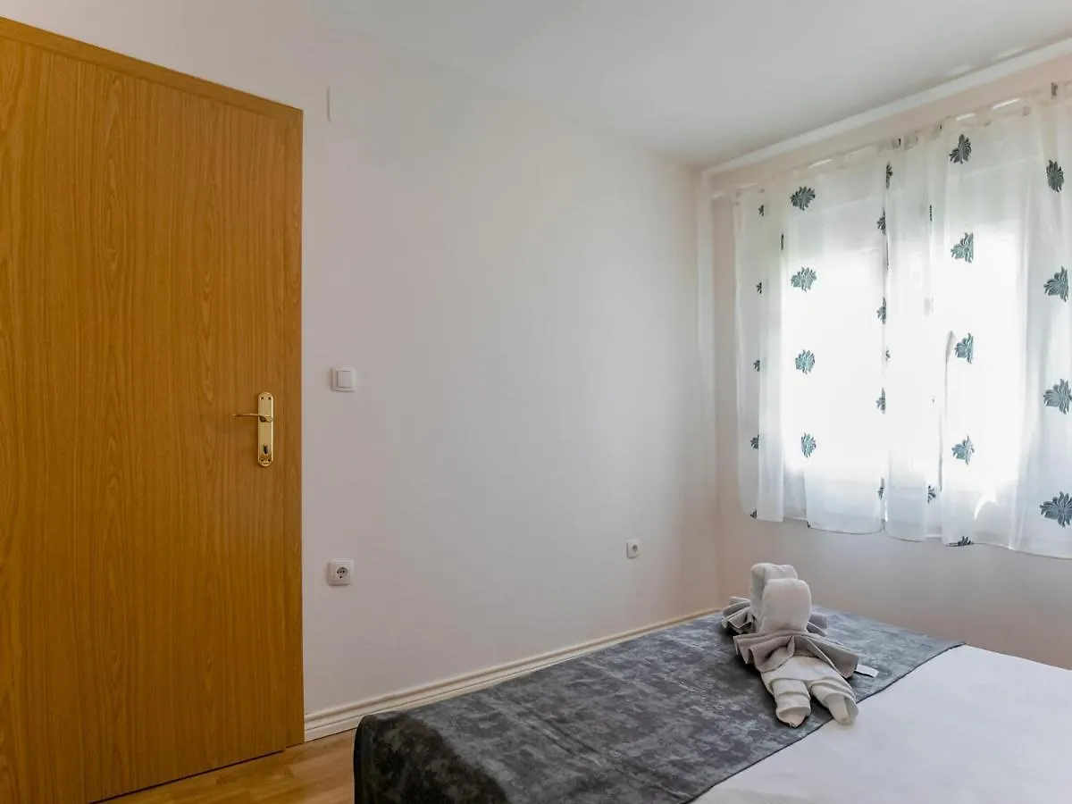 Sea-View Apartment In Mastrinka - Trogir With Balcony