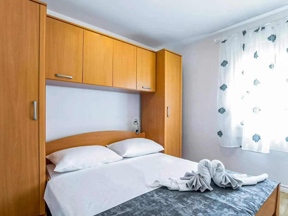 Sea-View Apartment In Mastrinka - Trogir With Balcony