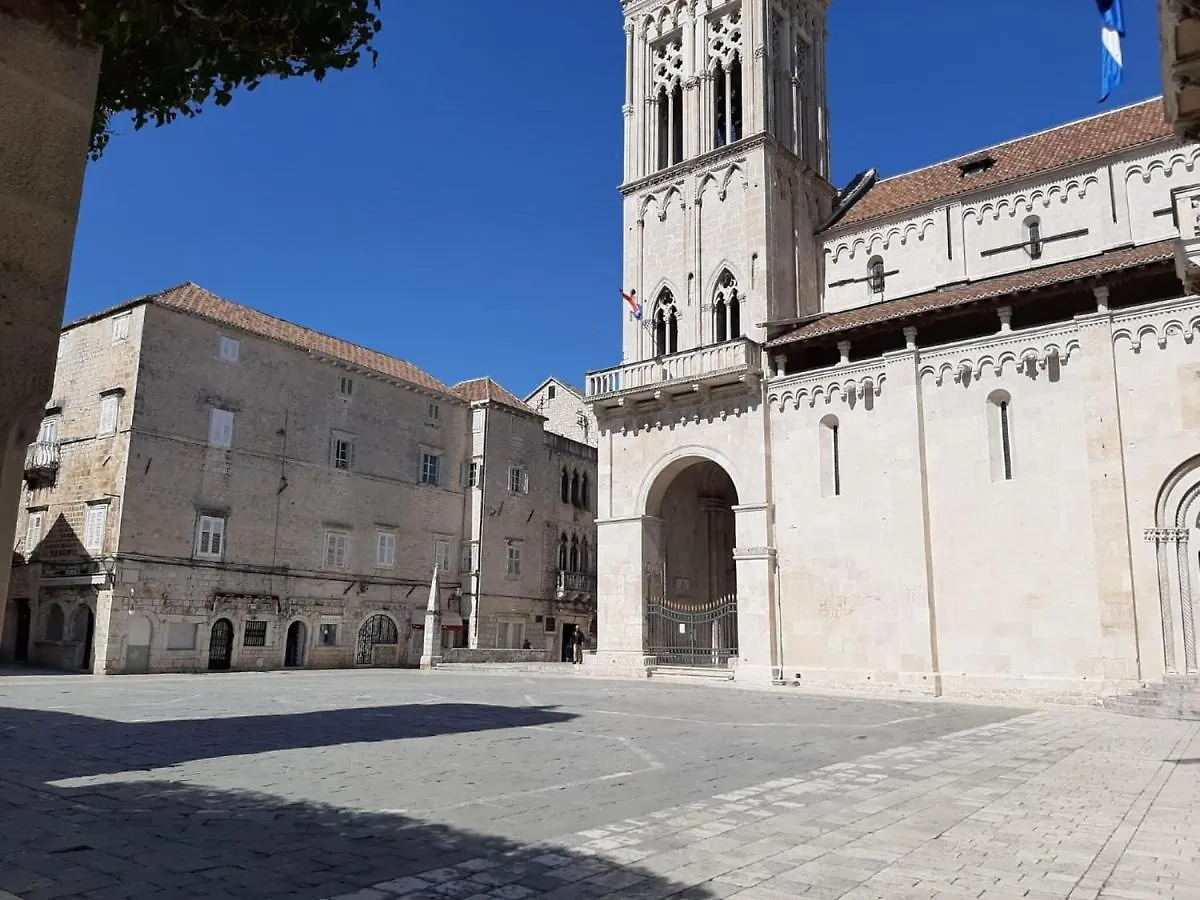 Sea-View Apartment In Mastrinka - Trogir With Balcony