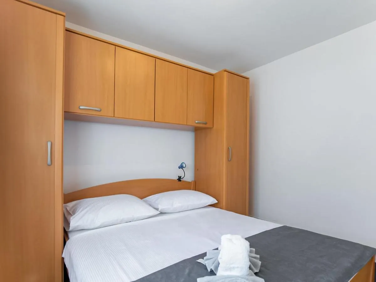Sea-View Apartment In Mastrinka - Trogir With Balcony