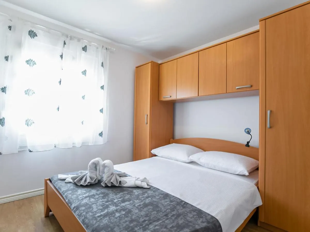 Sea-View Apartment In Mastrinka - Trogir With Balcony
