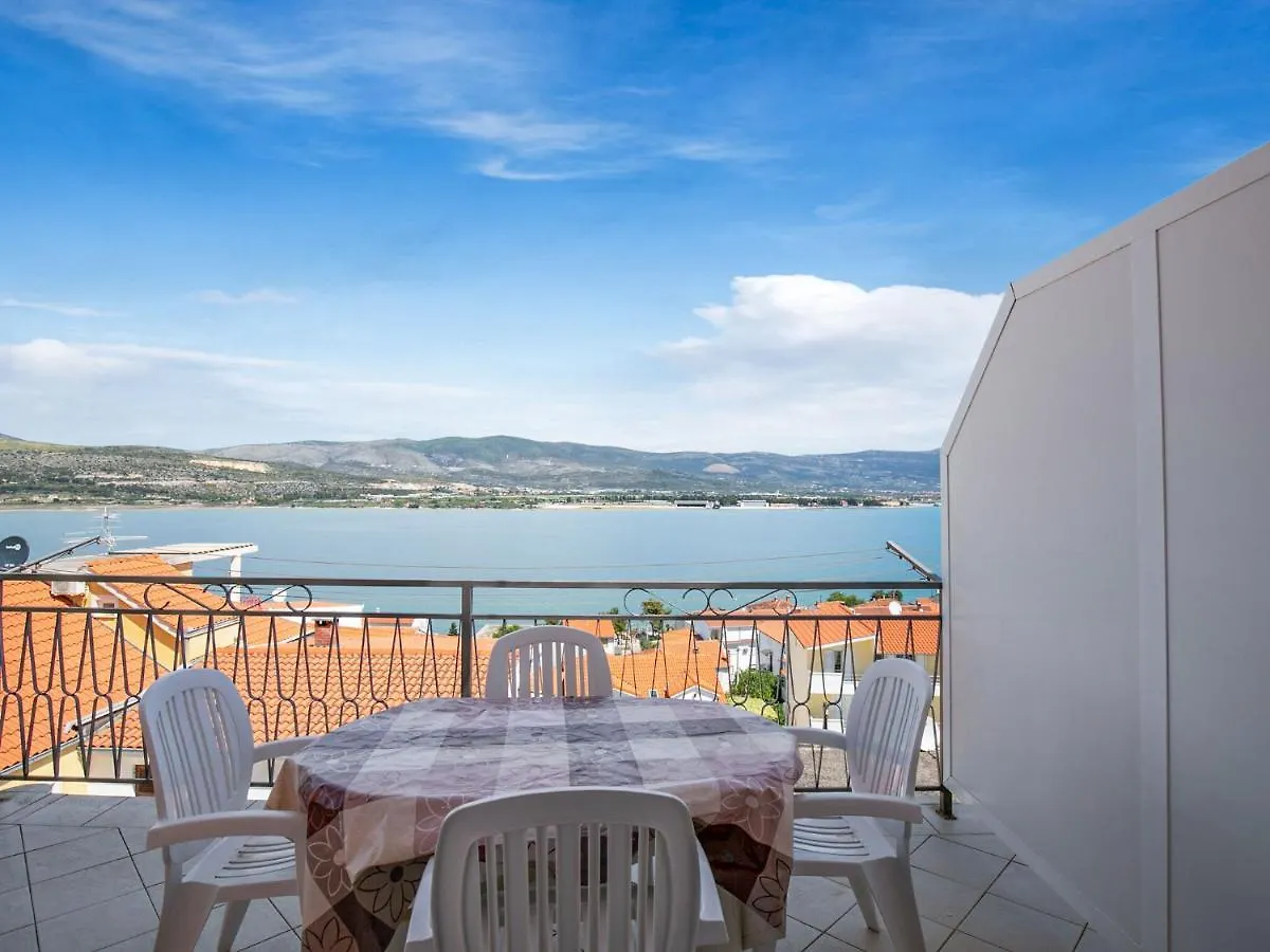 Sea-View Apartment In Mastrinka - Trogir With Balcony