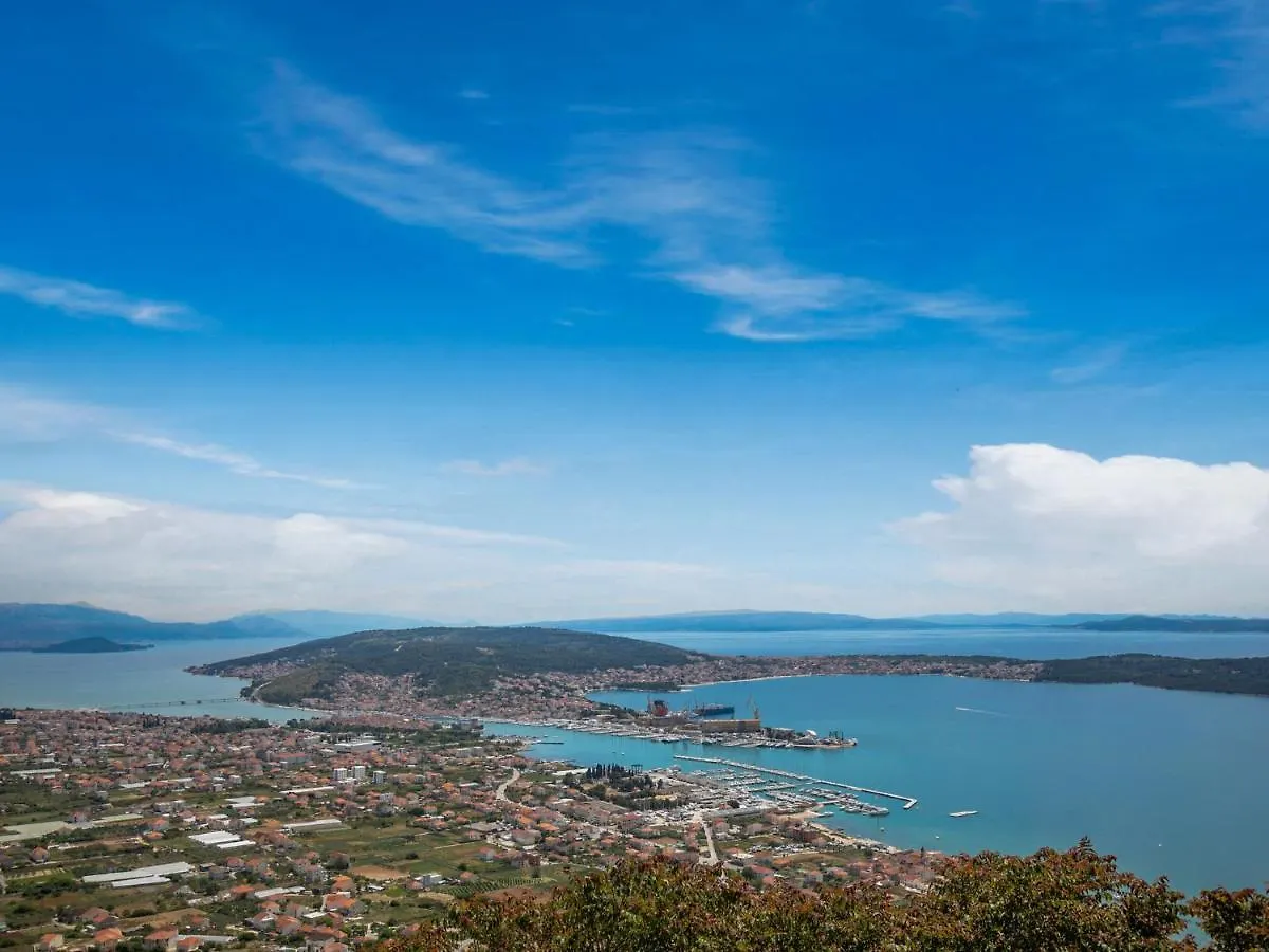 Sea-View Apartment In Mastrinka - Trogir With Balcony